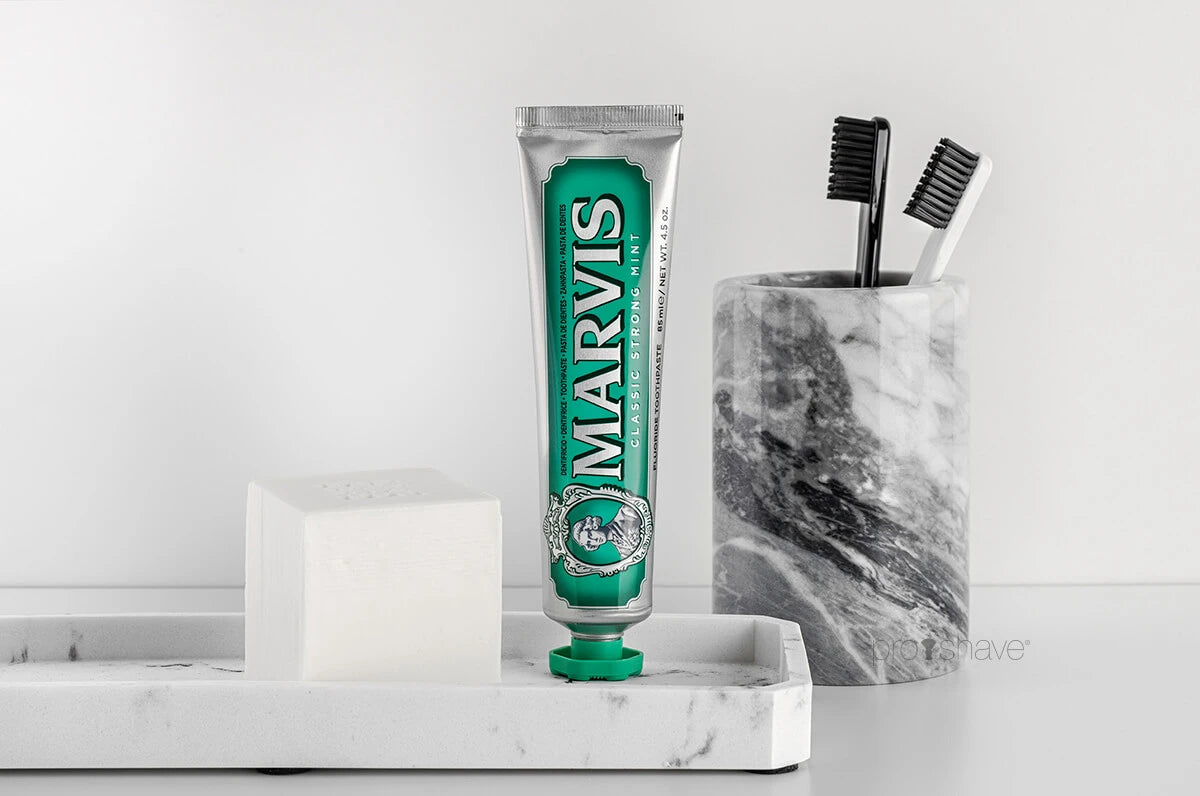 Classic Strong Mint Tandpasta, 85 ml.