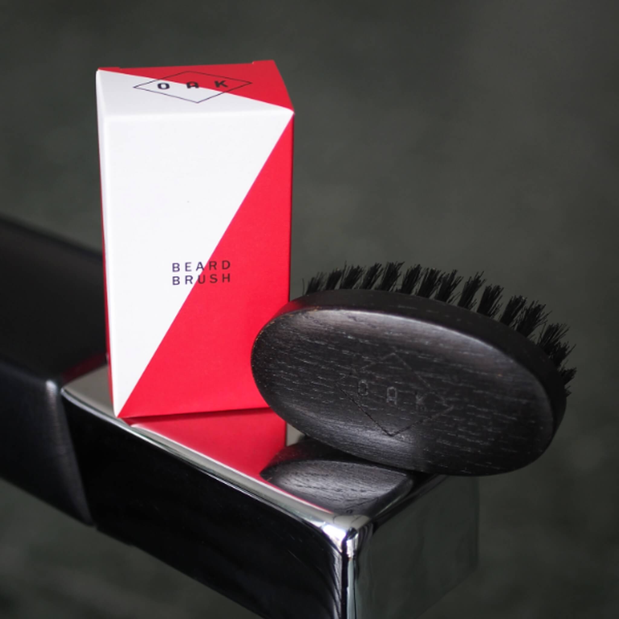 Skægbørste, Egetræ