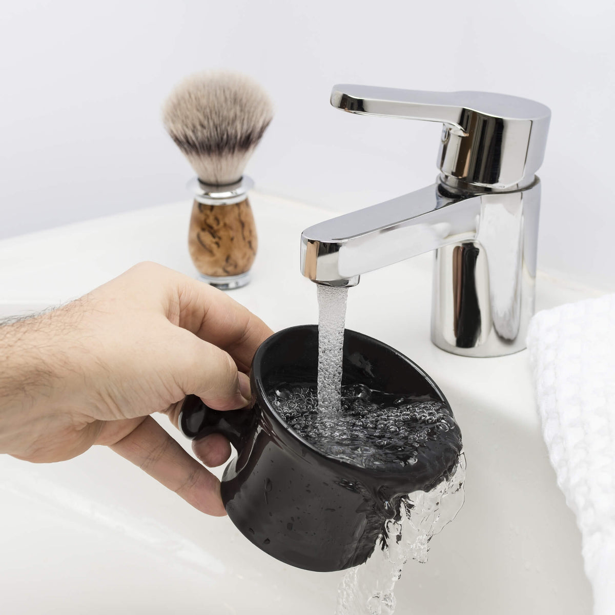 Barberskål i porcelæn med høj kant og håndtag, Sort