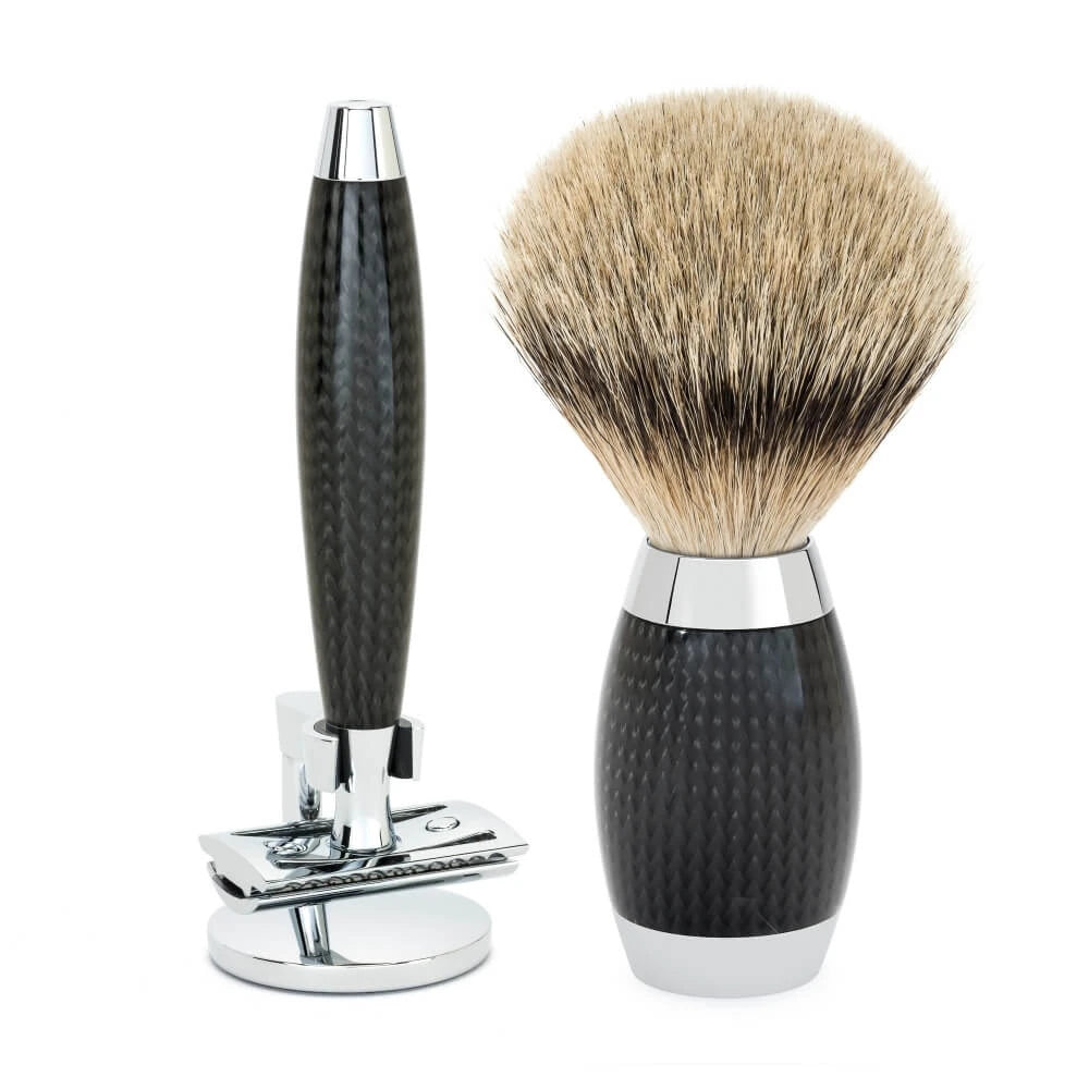 Edition No. 1, Barbersæt med DE-skraber, Silvertip Badger Barberkost og Holder til skraber, Carbon