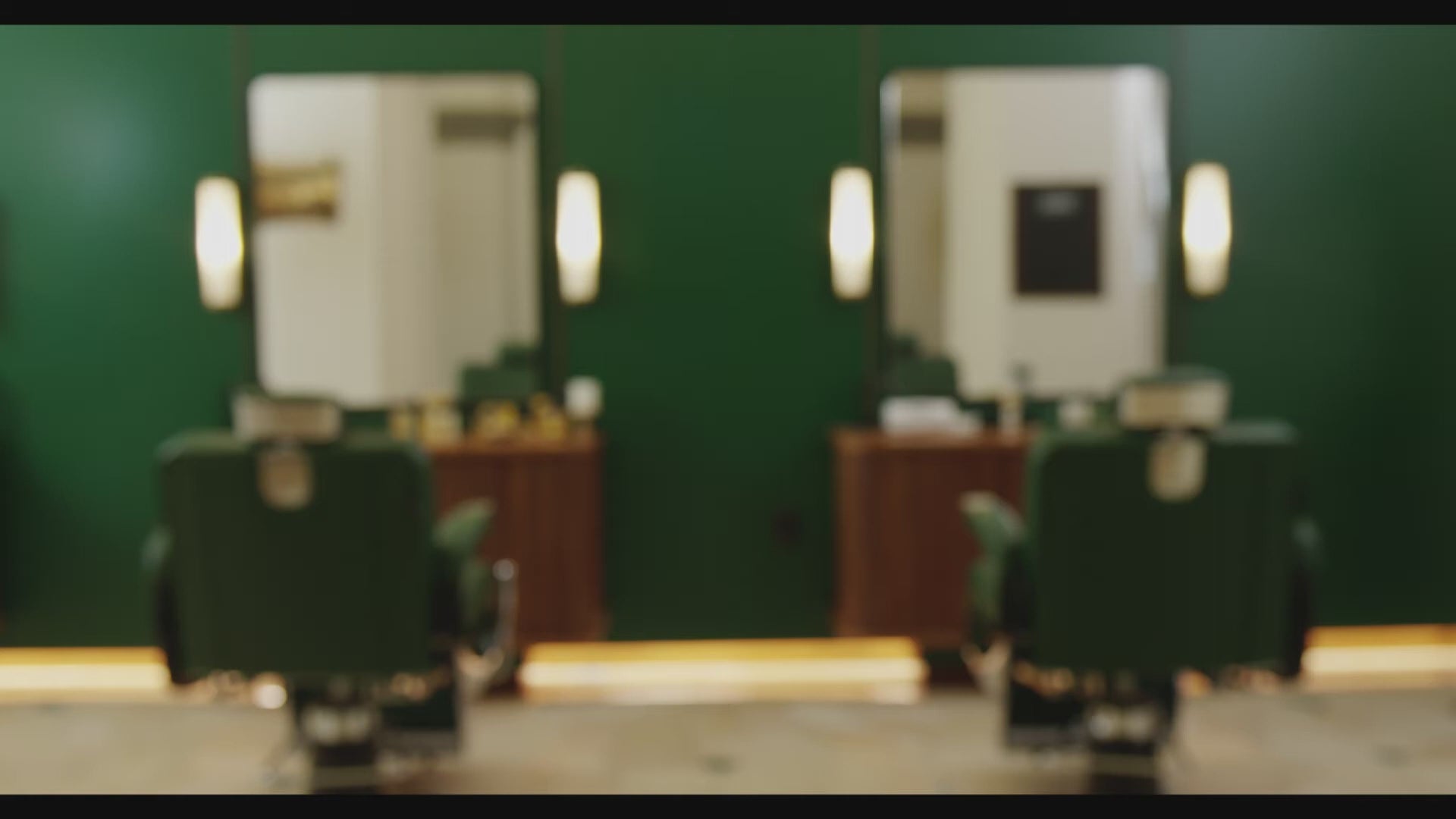 Indlæs video: Barberskum - Refresh, Eucalyptus &amp; Menthol, 300 ml.